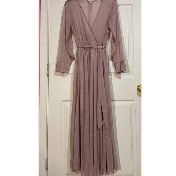 Dresses & Skirts - Long sleeve maxi dress-sparkly ✨💖